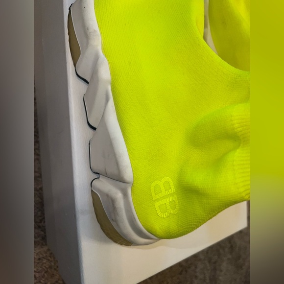 Balenciaga Neon Green Runner sneakers size 8 !! - Picture 7 of 12